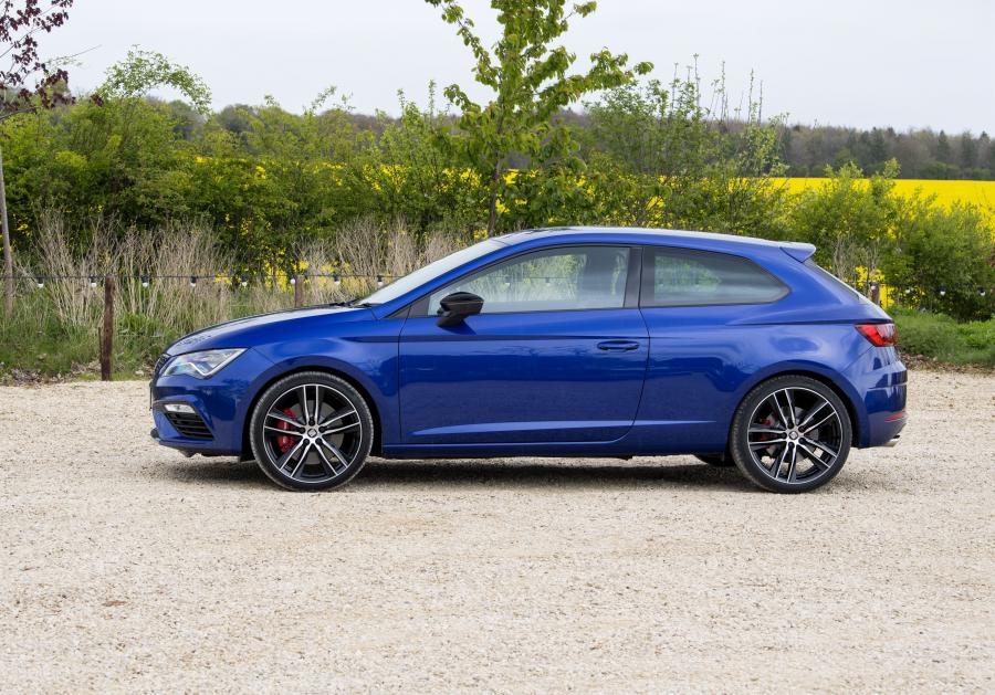  Seat Leon SC Cupra 300 2017 года  (UK) (фото 10 из 22)